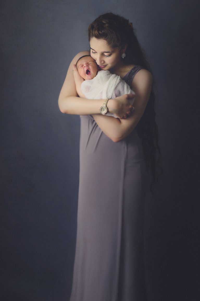 come2Ustudio Saleha newborn family-039